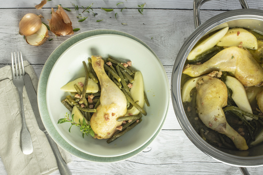 Bean stew with chicken and pears