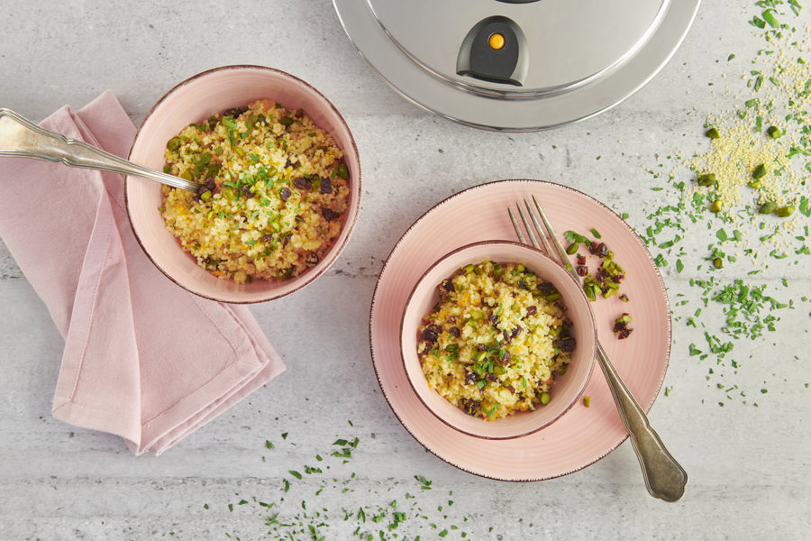Ensalada de cuscús con arándanos y pistachos