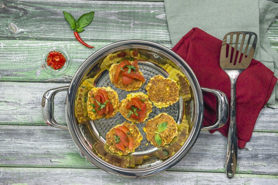 Corn patties with tomatoes