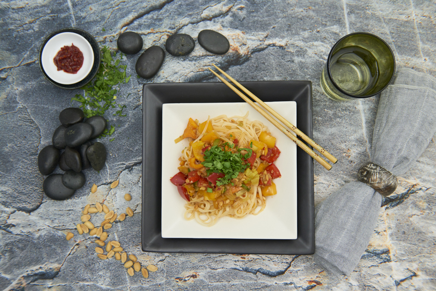 Pasta with spicy peanut sauce