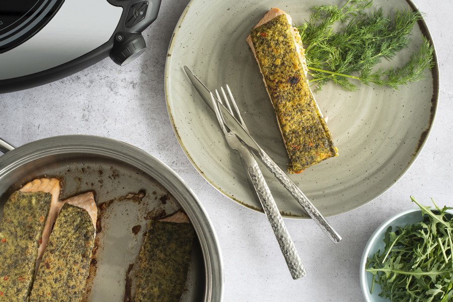 Salmon fillet with rocket crust