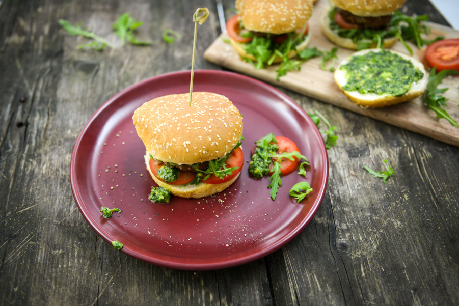 Hamburger with pesto