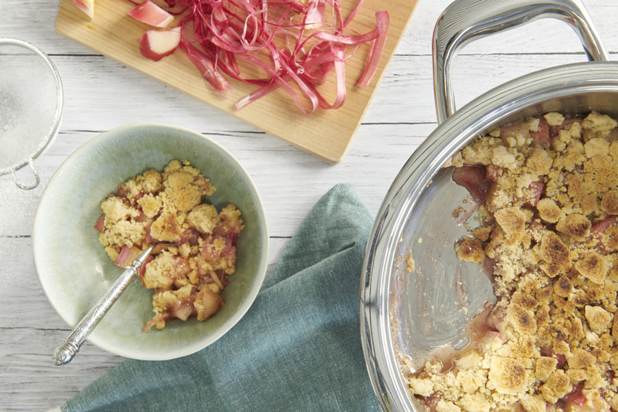 Rhubarb crumble