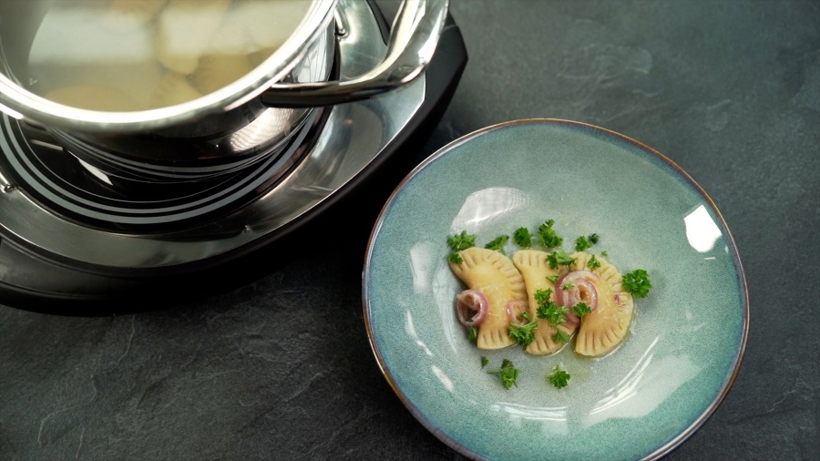 Polnische Maultaschen mit Kartoffel-Käsefüllung (Pierogi)