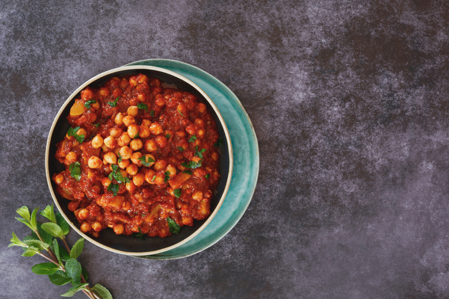 Chickpeas with tomato sauce