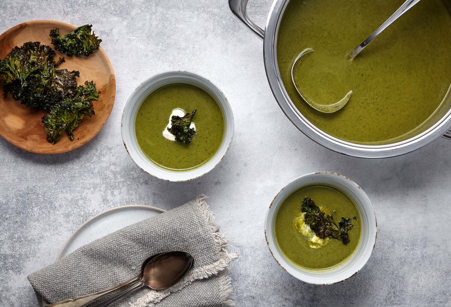 Federkohl-Suppe mit Spinat