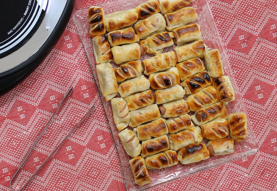 Mini folhados de salsicha