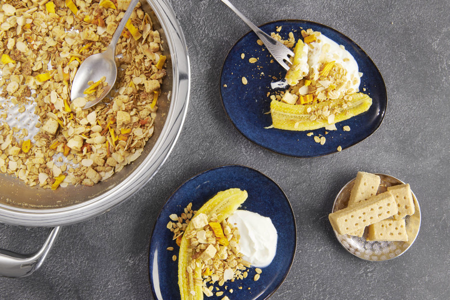 Gebratene Banane mit Chili-Crunch