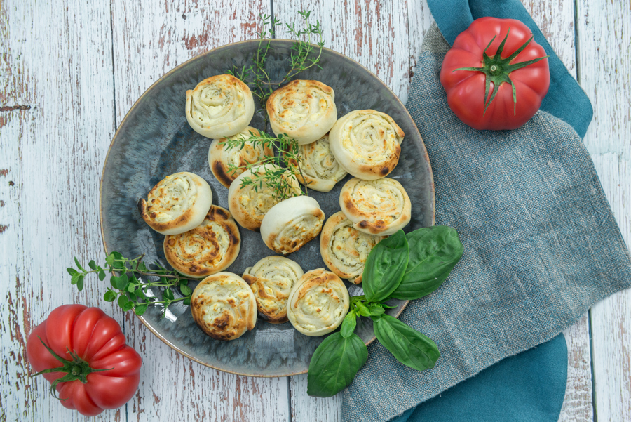 Pizza rolls with feta