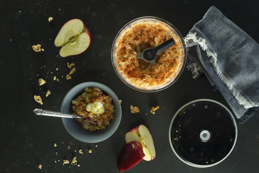 Apfel-Karotten-Salat mit Walnüssen