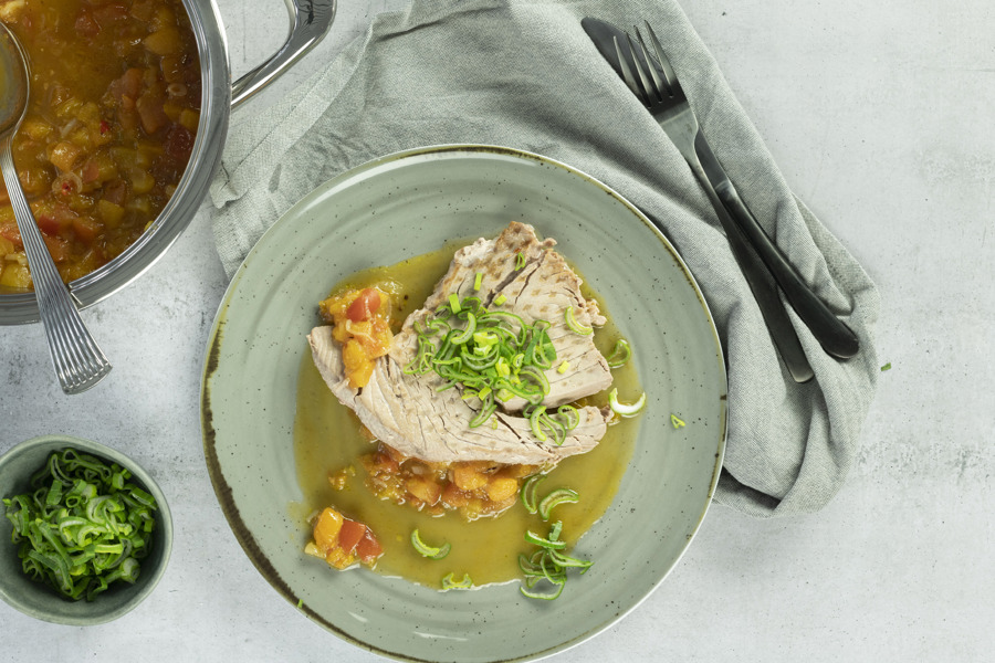 Tuna with apricot chutney