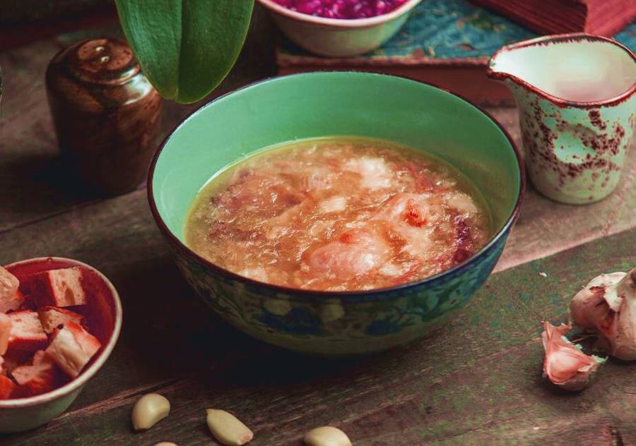 Sopa de ajo castellana