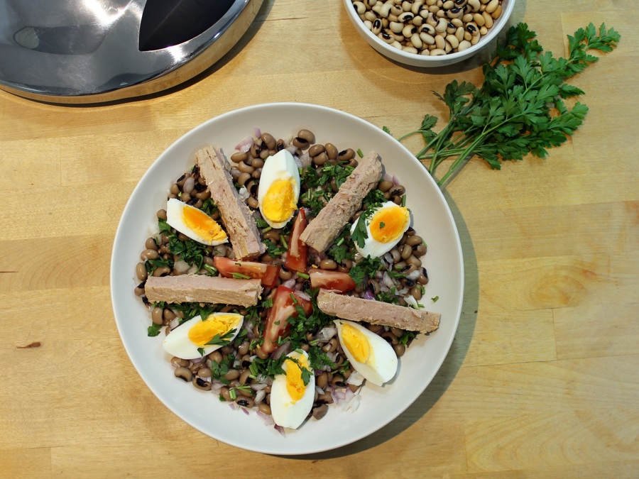 Salada de feijão frade e atum