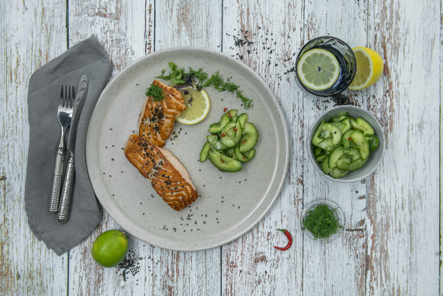 Salmon filet with chili and cucumber salad