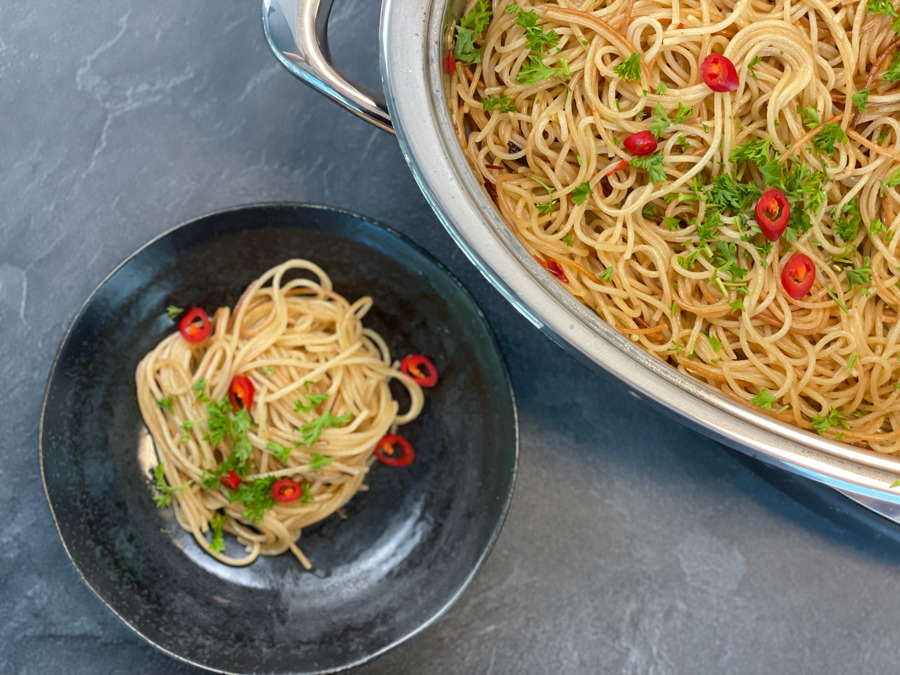 Spaghetti aglio e olio e peperoncino