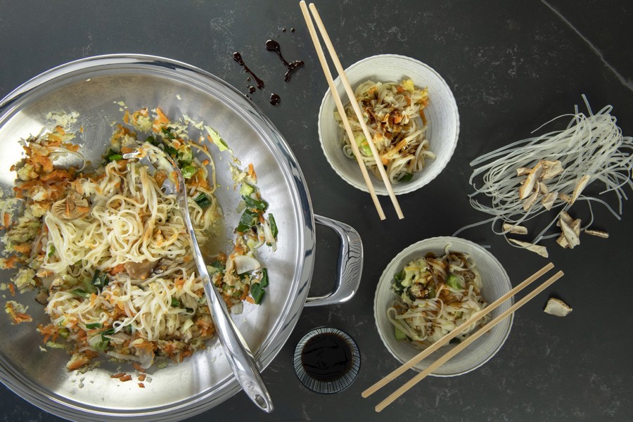 Rice noodles with vegetables