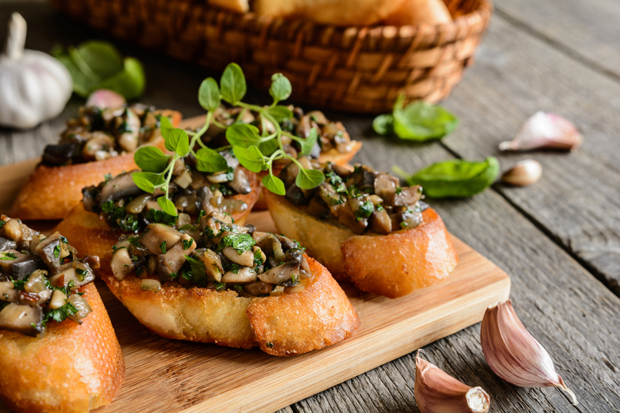 Bruschetta with mushrooms