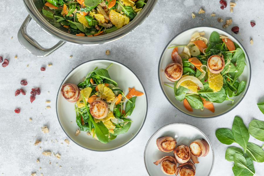 Lukewarm vegetable salad with scallops