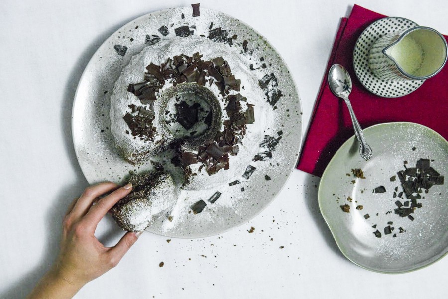 Chocolate cake with red wine