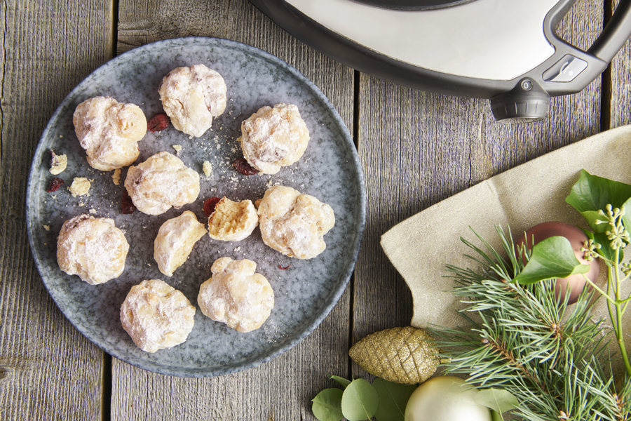 Bite-size cranberry stollen