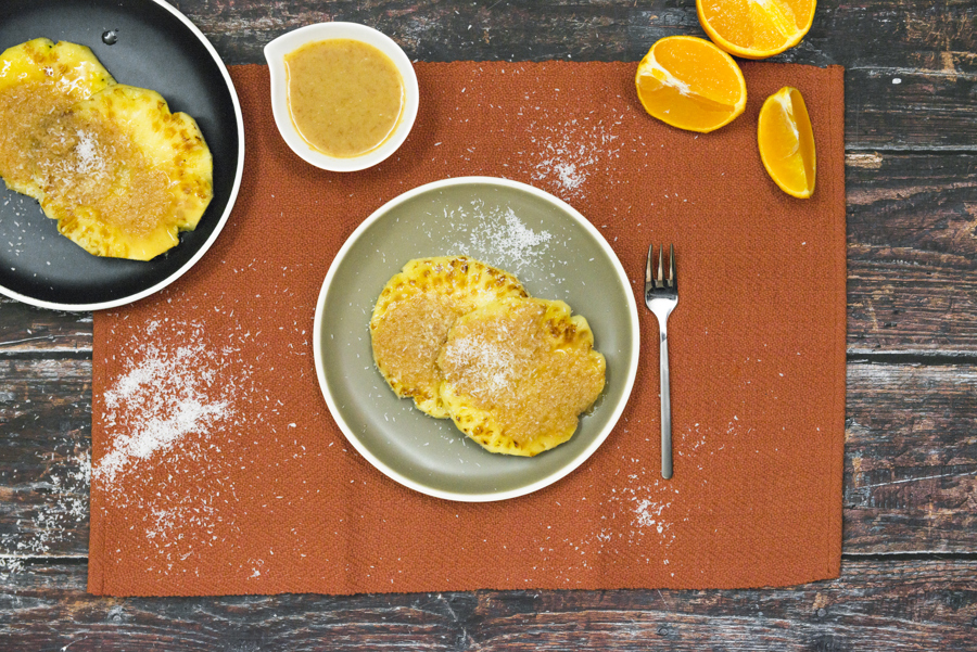 Grilled pineapple with coconut caramel