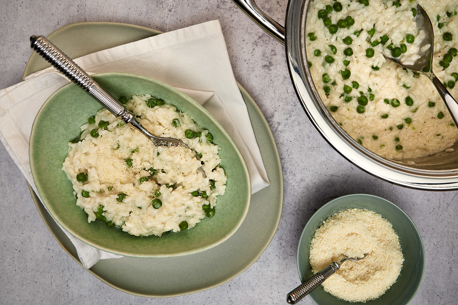 Lemon risotto with peas