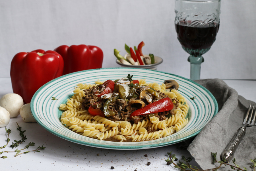 Minced meat sauce stroganoff