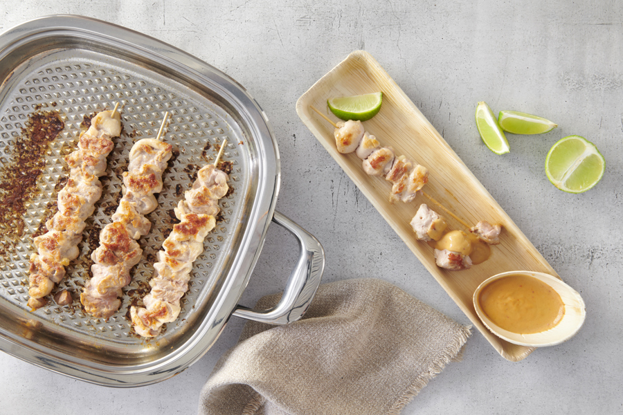 Satay skewers with peanut sauce