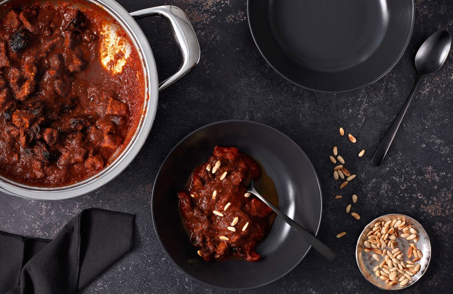 Pork ragout with prunes