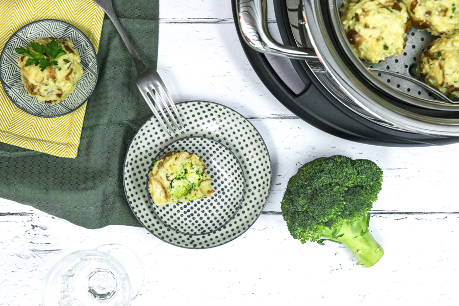 Semmelknödel (bread dumplings) with broccoli