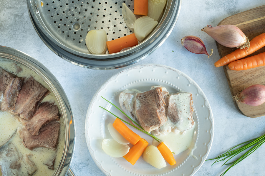 Carne de vaca em molho de vinho branco