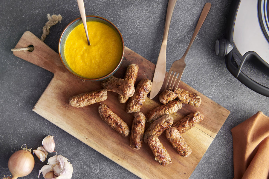 Ćevapčići with smoked bell pepper sauce