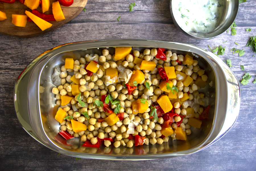 Ensalada tibia de garbanzos con aliño de yogur