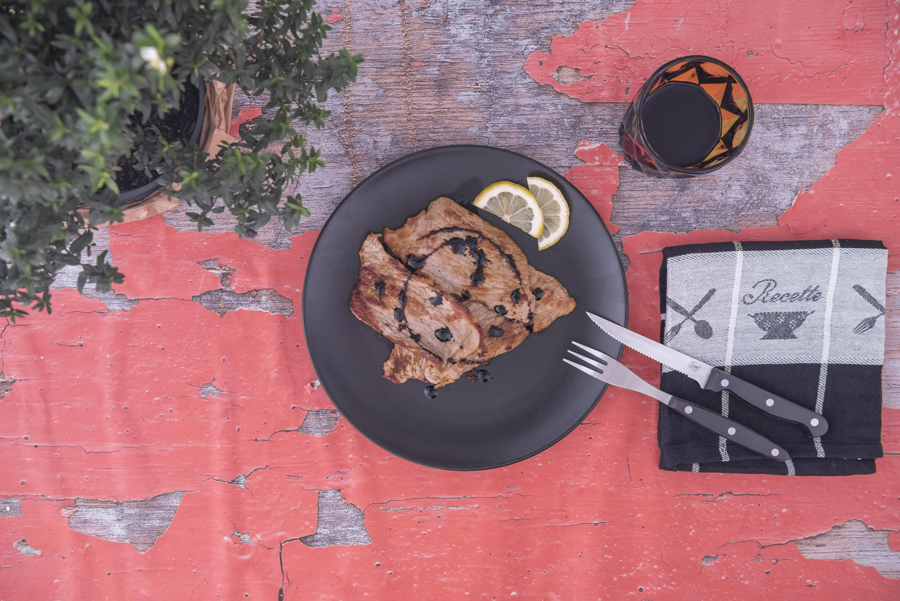 Veal schnitzel with lemon sauce