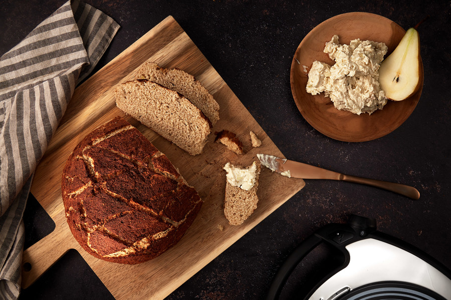 Potato bread with gorgonzola spread