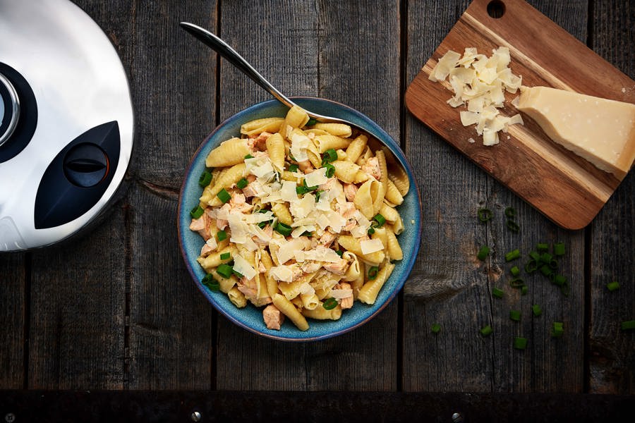 One-pot pasta: Conchitas con salmón y parmesano