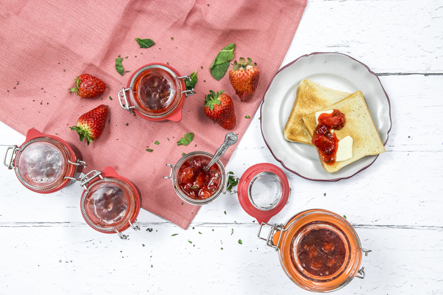 Strawberry jam with mint