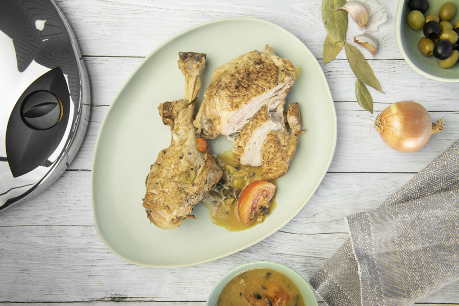 Turkey drumstick with olive sauce