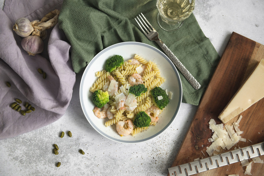 Pasta with shrimp and vegetables