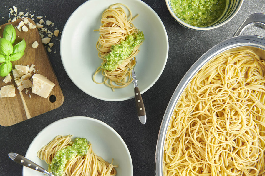 Spaghetti mit Macadamia-Pesto