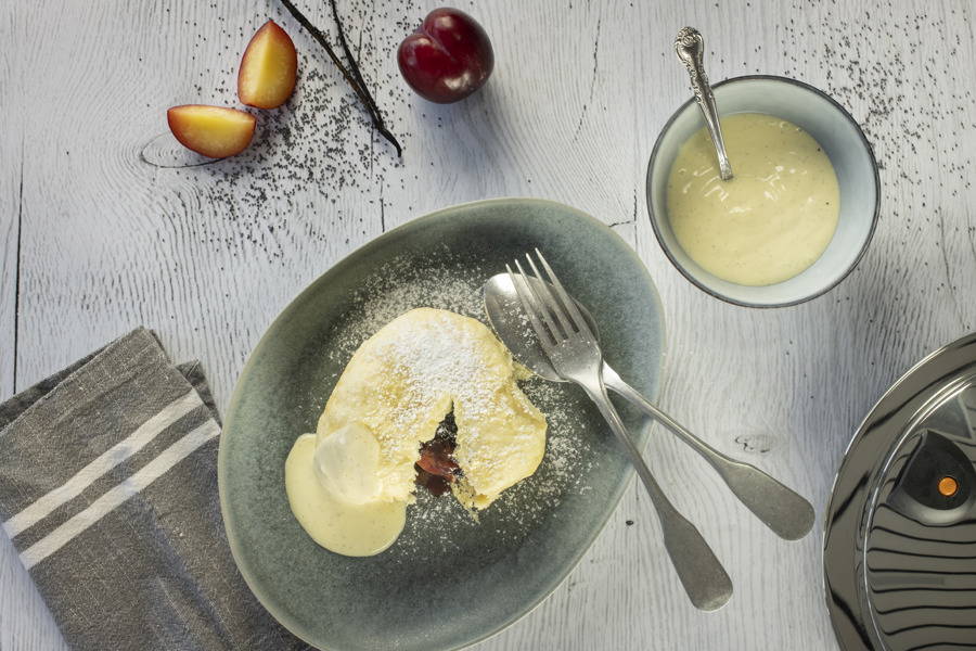 Stuffed Dampfnudeln (steamed sweet dumplings) with vanilla sauce