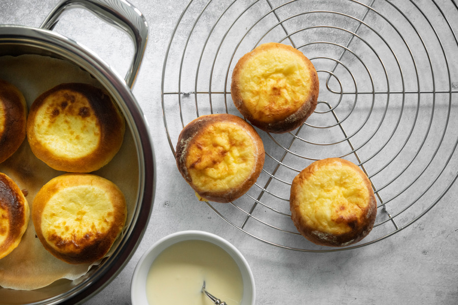 Russian yeast pastry with quark (vatrushka)