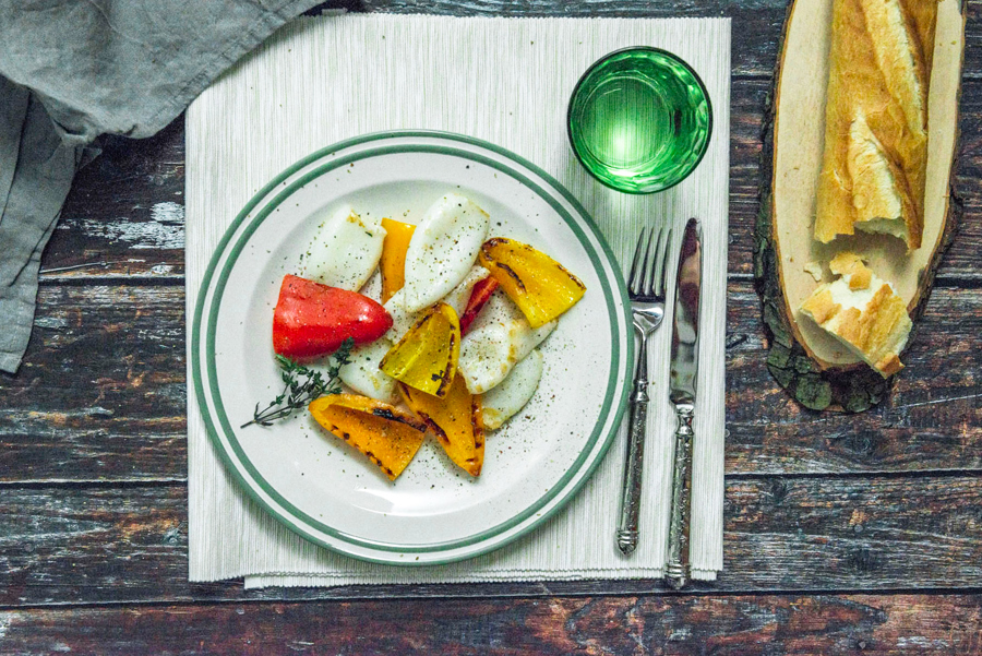 Grilled squid with bell peppers