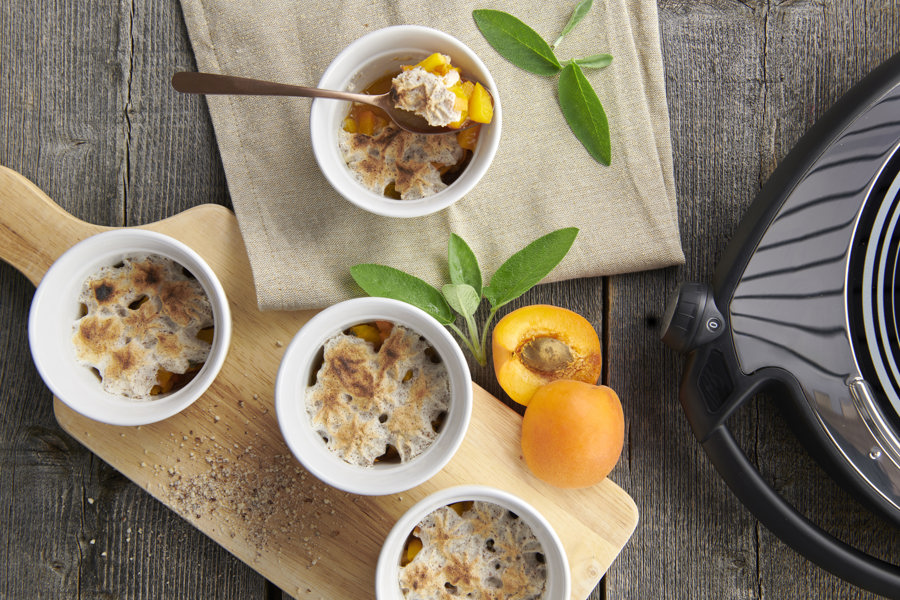 Apricots with almond meringue