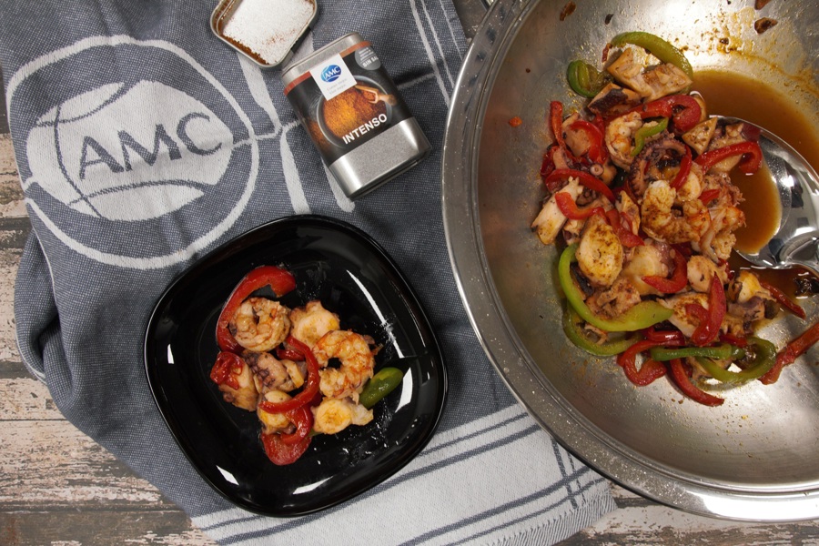 Polvo e camarão salteados