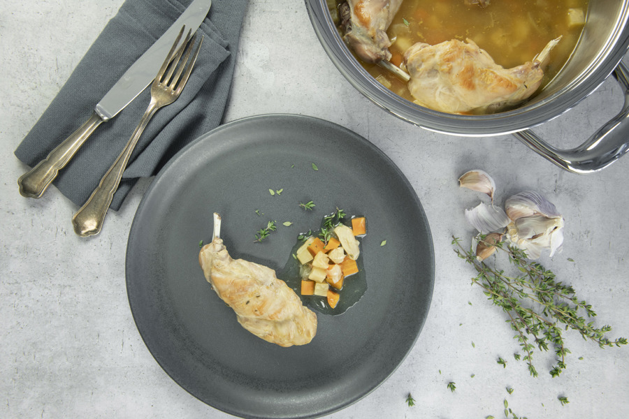 Rabbit in garlic sauce