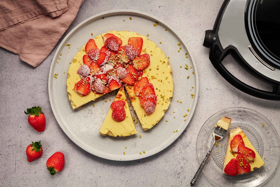 Cake with yogurt cream