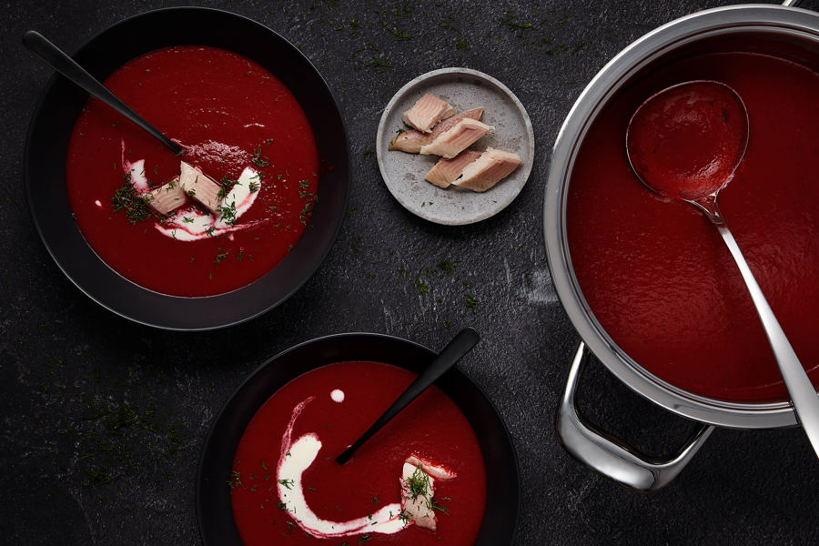 Beet soup with apple