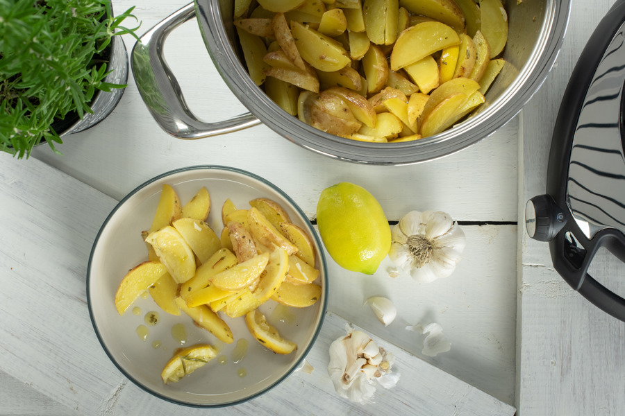 Lemon and garlic potatoes