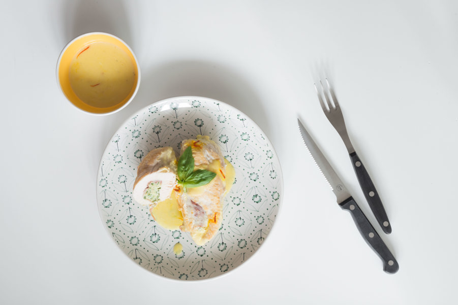 Stuffed chicken breast with saffron sauce